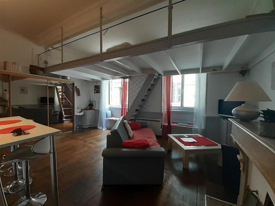 Coquet Studio En Mezzanine Nuit Pour 2 Personnes サン・ジロン エクステリア 写真