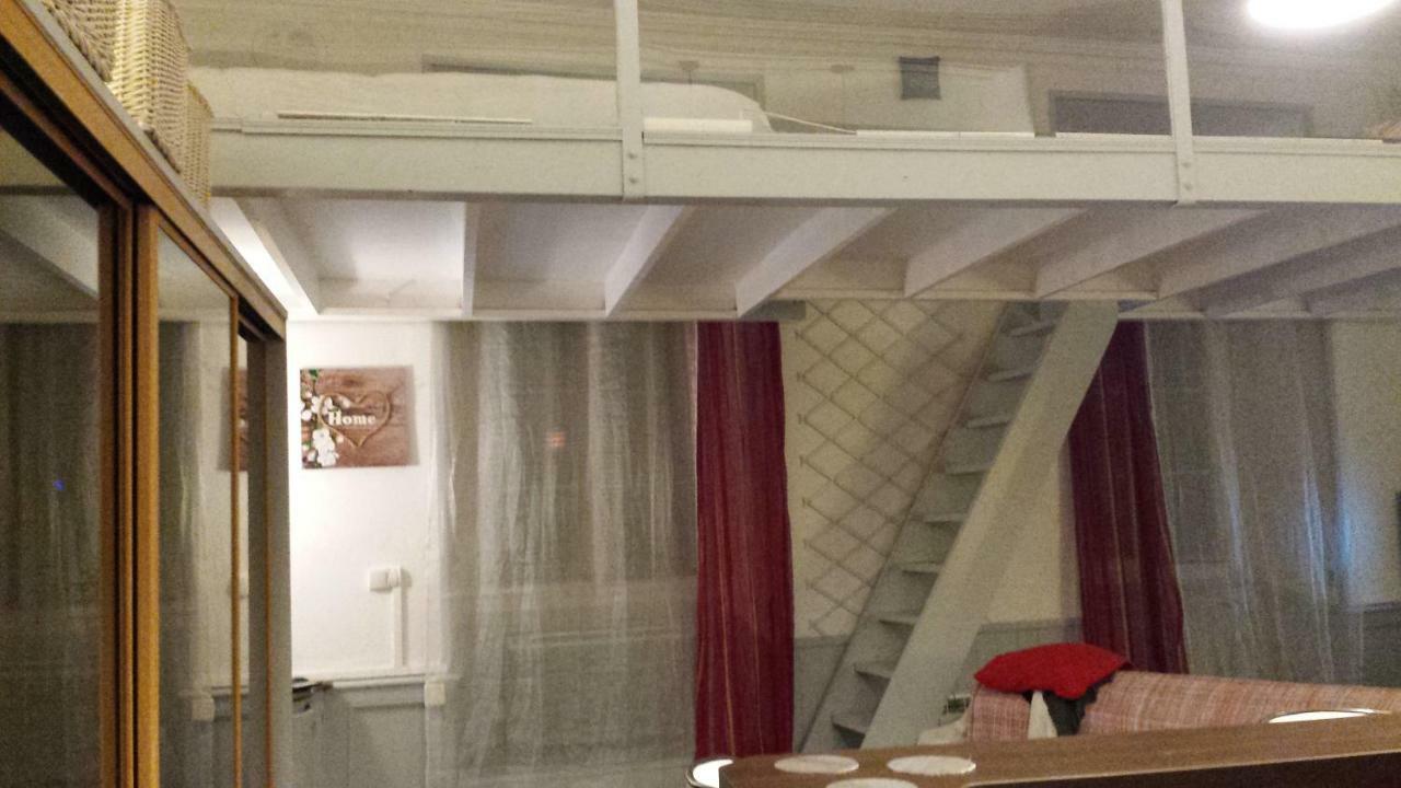 Coquet Studio En Mezzanine Nuit Pour 2 Personnes サン・ジロン エクステリア 写真